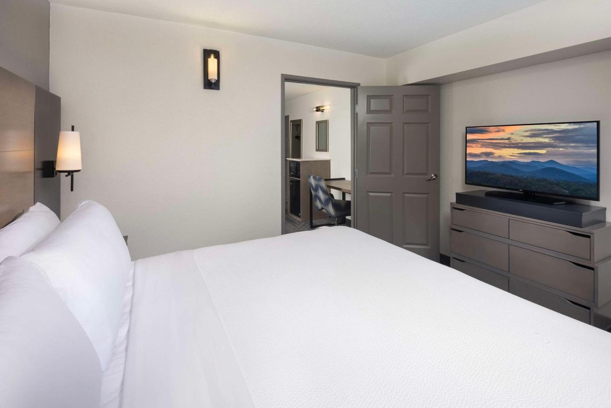 Country Inn & Suites By Radisson Asheville Downtown Tunnel Road Экстерьер фото