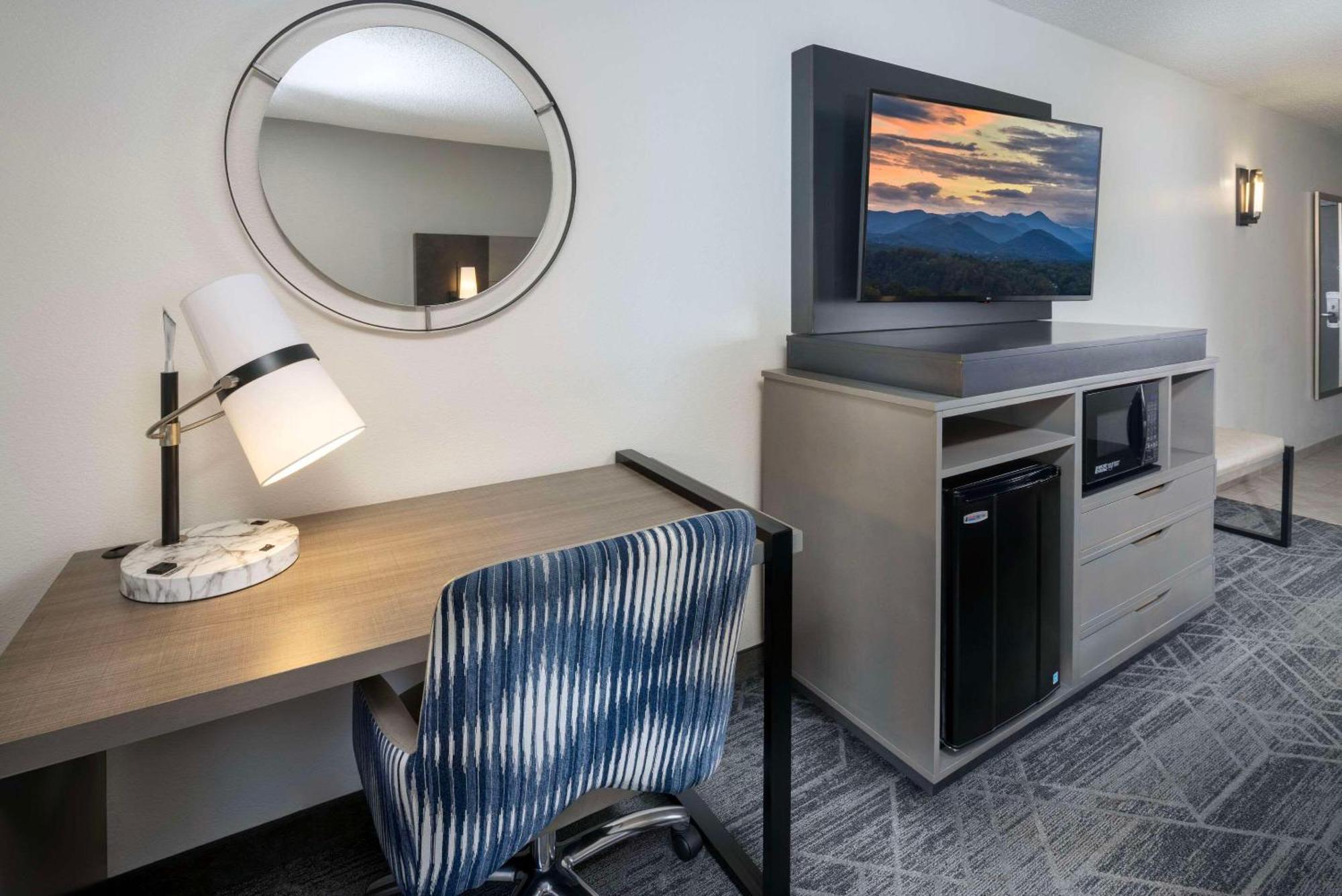 Country Inn & Suites By Radisson Asheville Downtown Tunnel Road Экстерьер фото