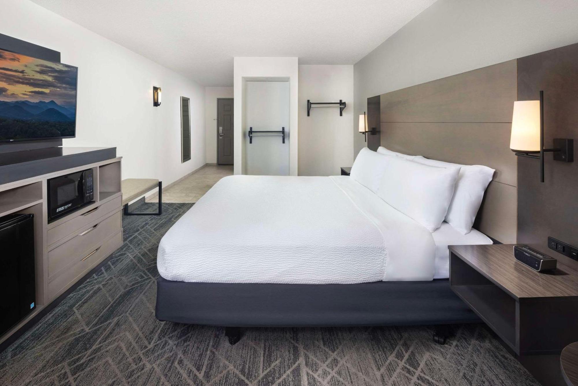 Country Inn & Suites By Radisson Asheville Downtown Tunnel Road Экстерьер фото