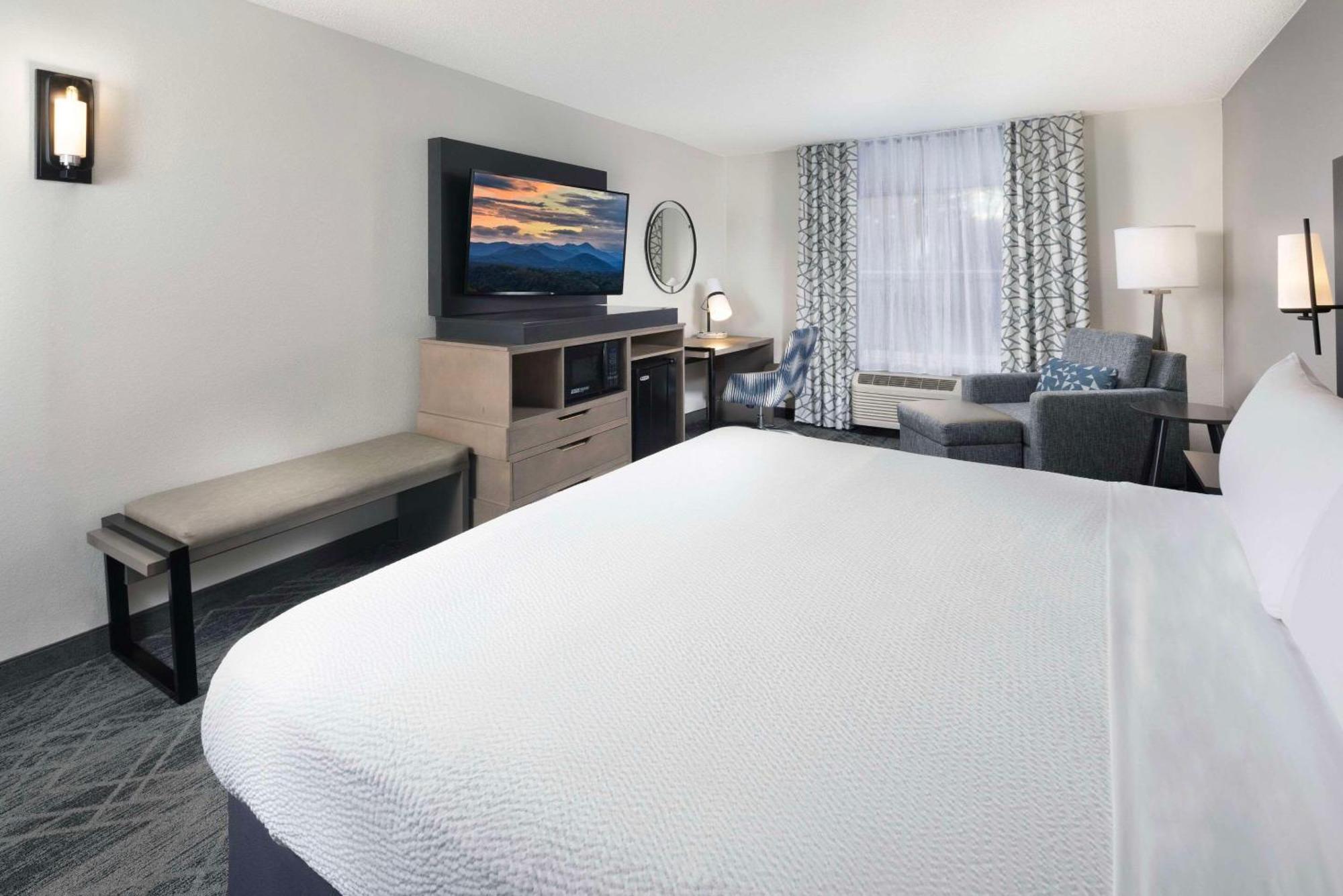 Country Inn & Suites By Radisson Asheville Downtown Tunnel Road Экстерьер фото