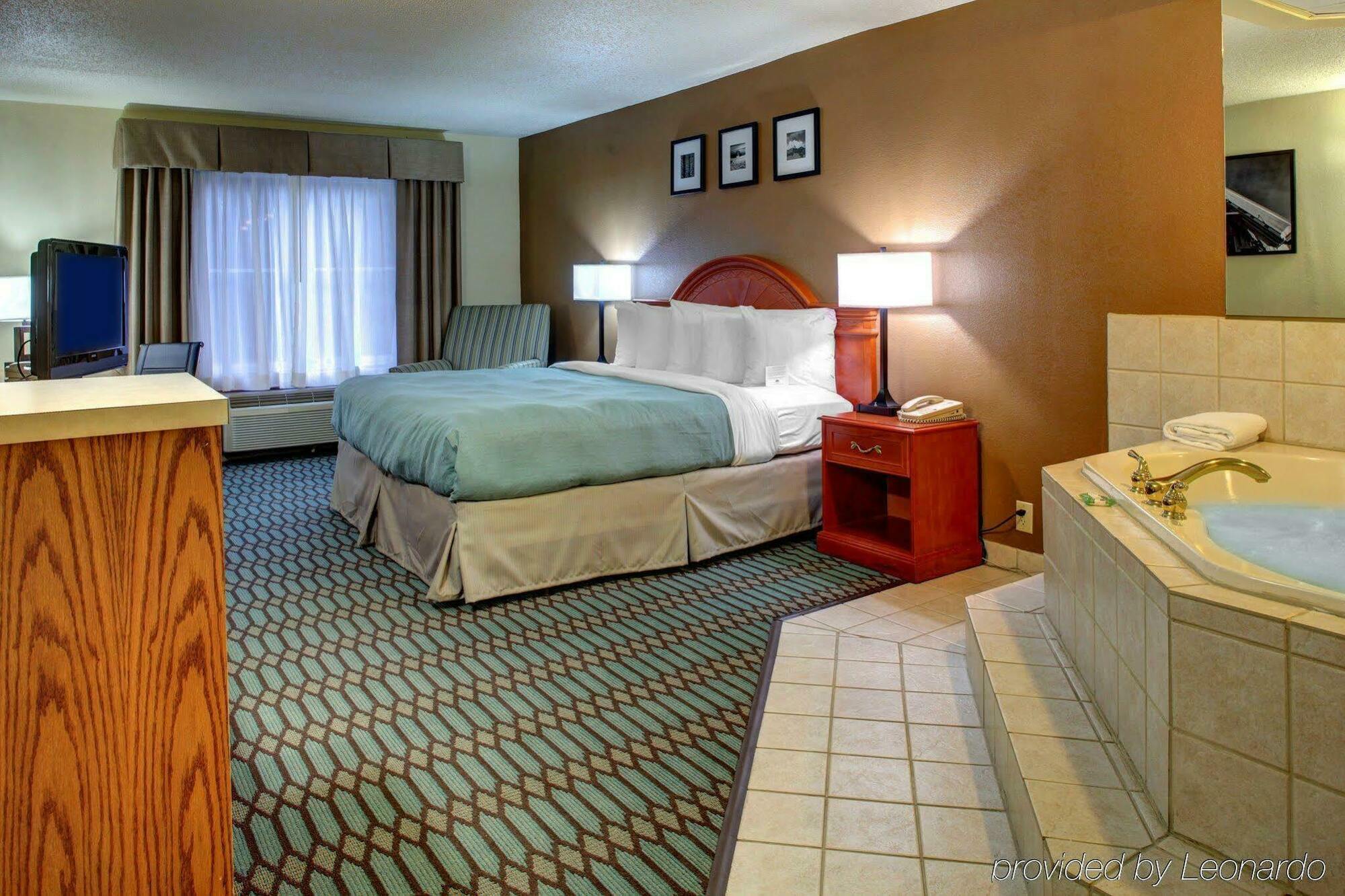 Country Inn & Suites By Radisson Asheville Downtown Tunnel Road Экстерьер фото